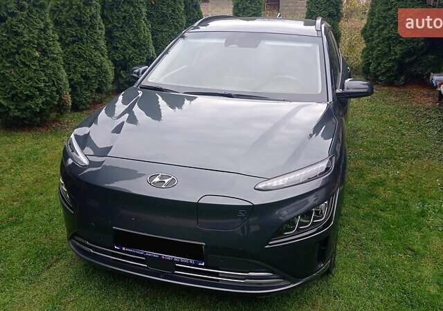 Серый Хендай Kona, объемом двигателя 0 л и пробегом 75 тыс. км за 17435 $, фото 1 на Automoto.ua