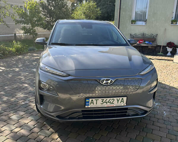 Серый Хендай Kona, объемом двигателя 0 л и пробегом 69 тыс. км за 17500 $, фото 1 на Automoto.ua