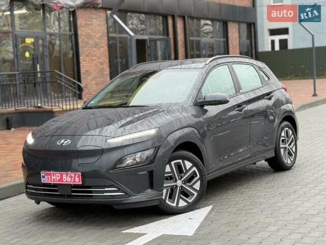 Серый Хендай Kona, объемом двигателя 0 л и пробегом 52 тыс. км за 17299 $, фото 1 на Automoto.ua