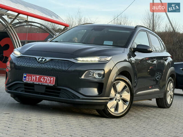 Серый Хендай Kona, объемом двигателя 0 л и пробегом 71 тыс. км за 17999 $, фото 1 на Automoto.ua