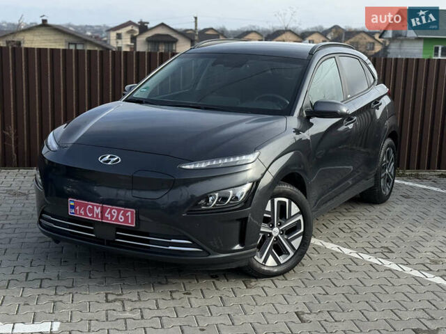 Серый Хендай Kona, объемом двигателя 0 л и пробегом 41 тыс. км за 18000 $, фото 1 на Automoto.ua