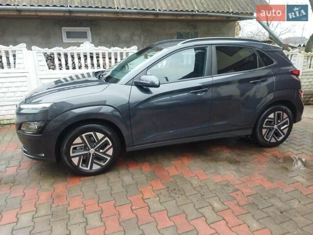 Серый Хендай Kona, объемом двигателя 0 л и пробегом 30 тыс. км за 15999 $, фото 1 на Automoto.ua
