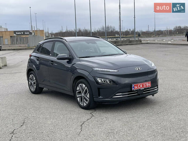 Серый Хендай Kona, объемом двигателя 0 л и пробегом 39 тыс. км за 16999 $, фото 1 на Automoto.ua