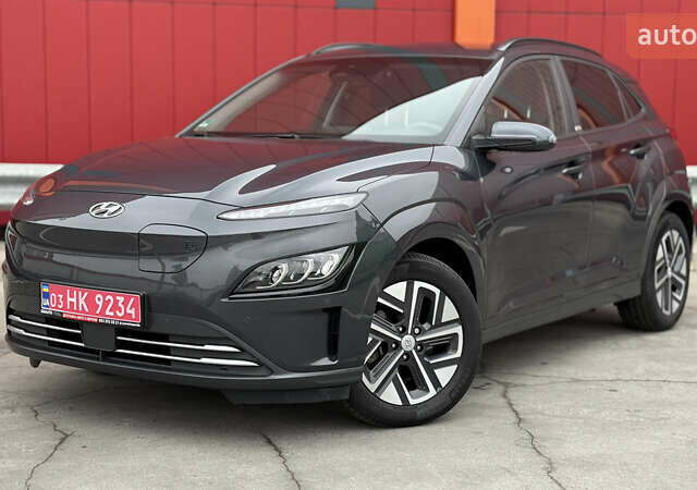 Серый Хендай Kona, объемом двигателя 0 л и пробегом 50 тыс. км за 18500 $, фото 1 на Automoto.ua