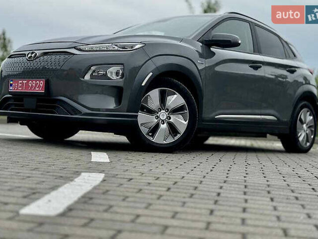 Серый Хендай Kona, объемом двигателя 0 л и пробегом 128 тыс. км за 16000 $, фото 1 на Automoto.ua