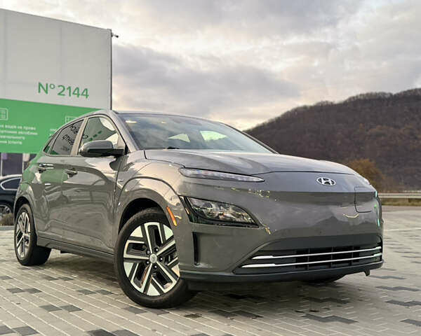 Серый Хендай Kona, объемом двигателя 0 л и пробегом 118 тыс. км за 18999 $, фото 1 на Automoto.ua
