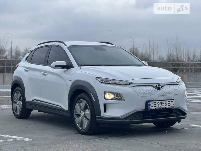 Белый Хендай Kona Electric, объемом двигателя 0 л и пробегом 82 тыс. км за 26999 $, фото 1 на Automoto.ua