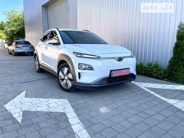 Белый Хендай Kona Electric, объемом двигателя 0 л и пробегом 115 тыс. км за 16499 $, фото 1 на Automoto.ua