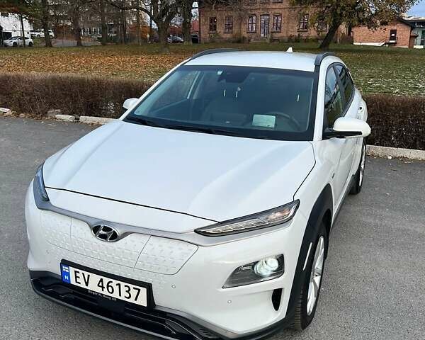 Белый Хендай Kona Electric, объемом двигателя 0 л и пробегом 84 тыс. км за 13250 $, фото 1 на Automoto.ua