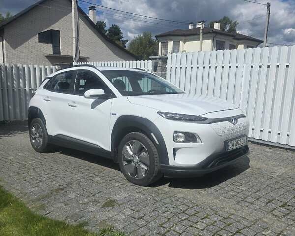 Білий Хендай Kona Electric, об'ємом двигуна 0 л та пробігом 90 тис. км за 15500 $, фото 1 на Automoto.ua