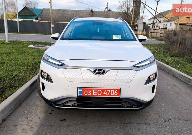 Белый Хендай Kona Electric, объемом двигателя 0 л и пробегом 210 тыс. км за 16500 $, фото 1 на Automoto.ua