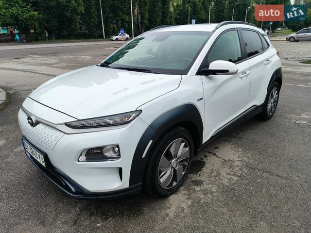 Белый Хендай Kona Electric, объемом двигателя 0 л и пробегом 105 тыс. км за 16700 $, фото 1 на Automoto.ua