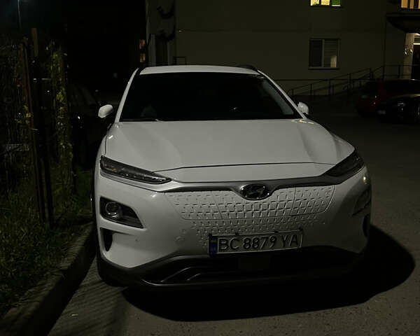 Белый Хендай Kona Electric, объемом двигателя 0 л и пробегом 113 тыс. км за 18500 $, фото 1 на Automoto.ua