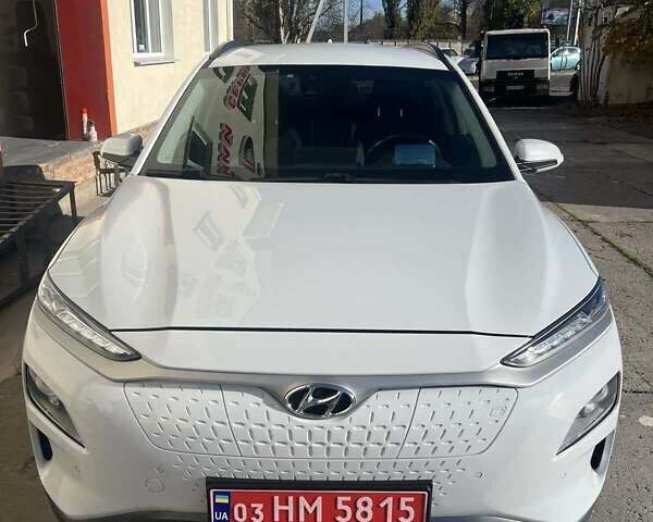 Белый Хендай Kona Electric, объемом двигателя 0 л и пробегом 139 тыс. км за 17000 $, фото 1 на Automoto.ua