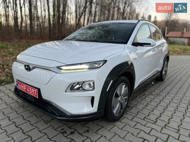 Белый Хендай Kona Electric, объемом двигателя 0 л и пробегом 136 тыс. км за 16950 $, фото 1 на Automoto.ua