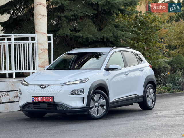Белый Хендай Kona Electric, объемом двигателя 0 л и пробегом 150 тыс. км за 16960 $, фото 1 на Automoto.ua