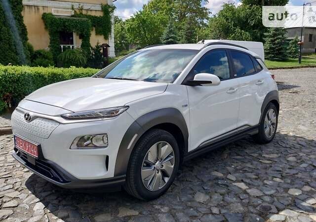 Белый Хендай Kona Electric, объемом двигателя 0 л и пробегом 20 тыс. км за 17400 $, фото 1 на Automoto.ua