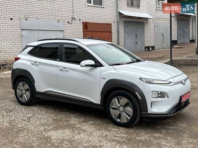 Білий Хендай Kona Electric, об'ємом двигуна 0 л та пробігом 102 тис. км за 15700 $, фото 1 на Automoto.ua