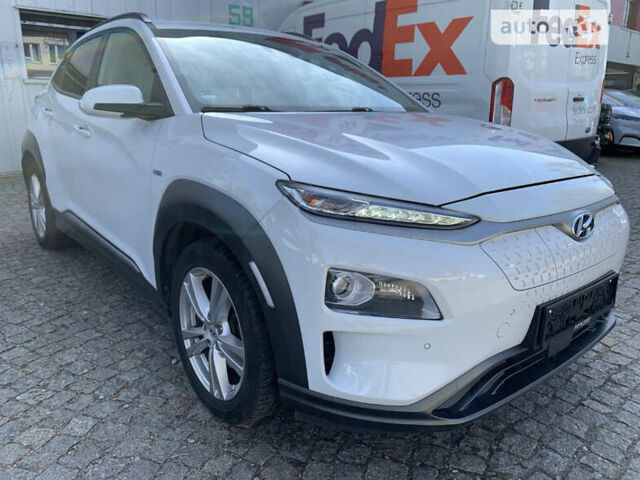 Белый Хендай Kona Electric, объемом двигателя 0 л и пробегом 64 тыс. км за 20700 $, фото 1 на Automoto.ua