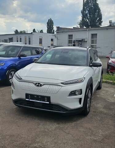 Белый Хендай Kona Electric, объемом двигателя 0 л и пробегом 50 тыс. км за 21500 $, фото 1 на Automoto.ua