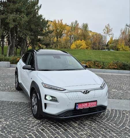 Белый Хендай Kona Electric, объемом двигателя 0 л и пробегом 82 тыс. км за 20437 $, фото 1 на Automoto.ua