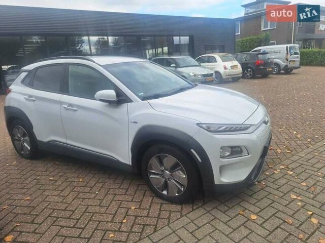 Белый Хендай Kona Electric, объемом двигателя 0 л и пробегом 124 тыс. км за 17600 $, фото 1 на Automoto.ua