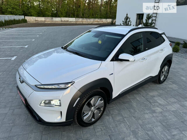 Белый Хендай Kona Electric, объемом двигателя 0 л и пробегом 88 тыс. км за 19400 $, фото 1 на Automoto.ua