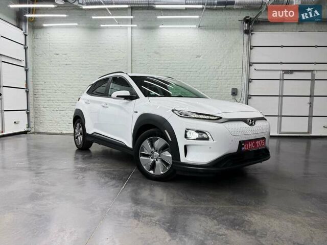 Белый Хендай Kona Electric, объемом двигателя 0 л и пробегом 92 тыс. км за 18983 $, фото 1 на Automoto.ua