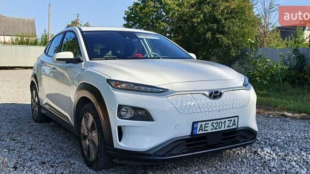 Білий Хендай Kona Electric, об'ємом двигуна 0 л та пробігом 136 тис. км за 18000 $, фото 1 на Automoto.ua
