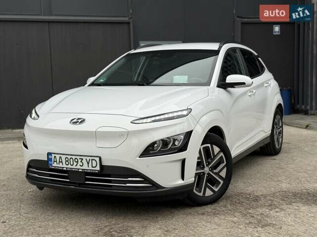Белый Хендай Kona Electric, объемом двигателя 0 л и пробегом 64 тыс. км за 21499 $, фото 1 на Automoto.ua