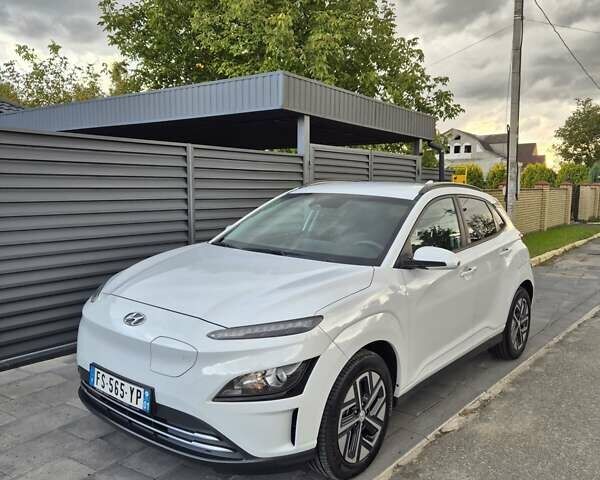 Белый Хендай Kona Electric, объемом двигателя 0 л и пробегом 23 тыс. км за 17900 $, фото 1 на Automoto.ua