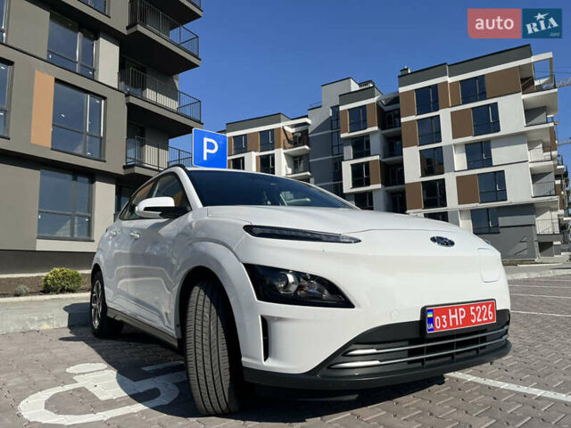 Белый Хендай Kona Electric, объемом двигателя 0 л и пробегом 51 тыс. км за 16999 $, фото 1 на Automoto.ua