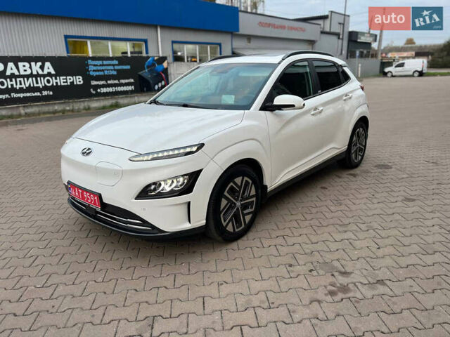 Белый Хендай Kona Electric, объемом двигателя 0 л и пробегом 120 тыс. км за 19550 $, фото 1 на Automoto.ua