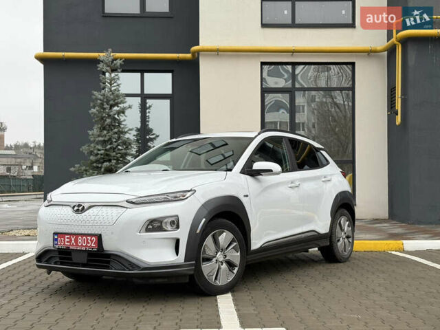 Белый Хендай Kona Electric, объемом двигателя 0 л и пробегом 98 тыс. км за 18999 $, фото 1 на Automoto.ua