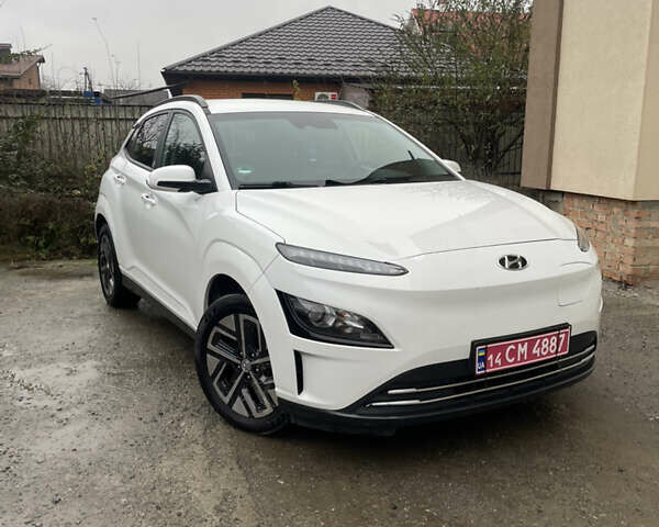 Белый Хендай Kona Electric, объемом двигателя 0 л и пробегом 57 тыс. км за 17600 $, фото 1 на Automoto.ua