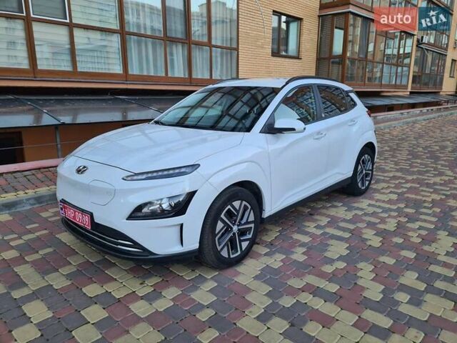 Белый Хендай Kona Electric, объемом двигателя 0 л и пробегом 60 тыс. км за 17700 $, фото 1 на Automoto.ua