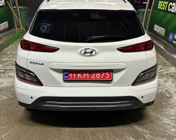 Белый Хендай Kona Electric, объемом двигателя 0 л и пробегом 88 тыс. км за 21400 $, фото 1 на Automoto.ua