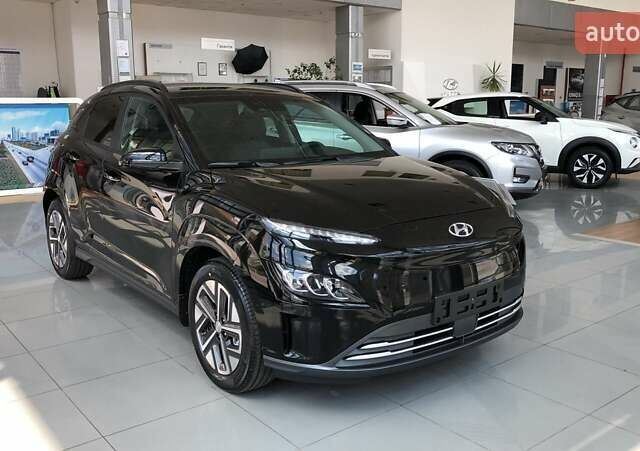 Черный Хендай Kona Electric, объемом двигателя 0 л и пробегом 1 тыс. км за 30215 $, фото 1 на Automoto.ua