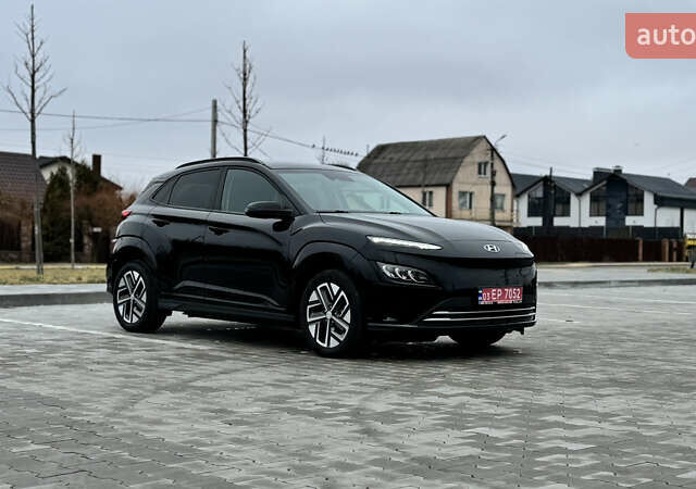 Черный Хендай Kona Electric, объемом двигателя 0 л и пробегом 27 тыс. км за 21999 $, фото 1 на Automoto.ua