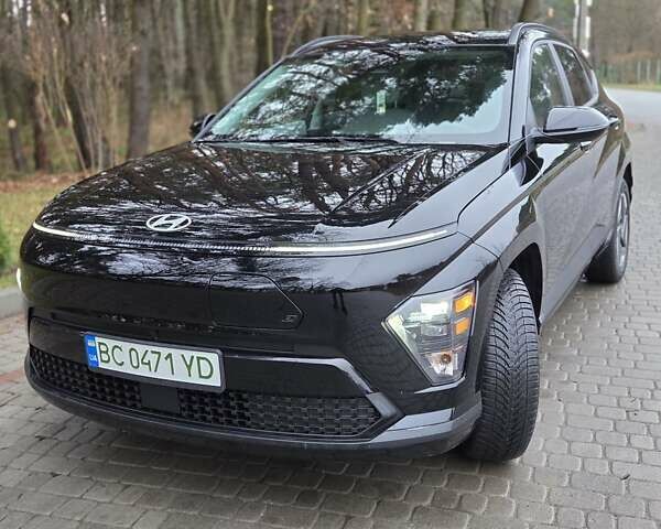 Черный Хендай Kona Electric, объемом двигателя 0 л и пробегом 8 тыс. км за 26350 $, фото 1 на Automoto.ua