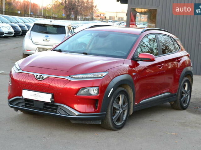 Красный Хендай Kona Electric, объемом двигателя 0 л и пробегом 125 тыс. км за 17500 $, фото 1 на Automoto.ua