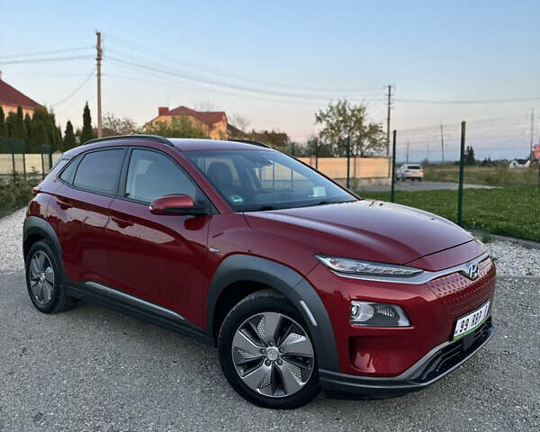 Красный Хендай Kona Electric, объемом двигателя 0 л и пробегом 63 тыс. км за 18700 $, фото 1 на Automoto.ua