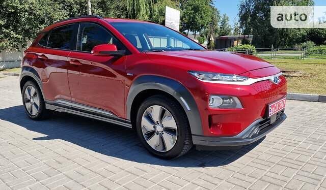 Красный Хендай Kona Electric, объемом двигателя 0 л и пробегом 57 тыс. км за 23799 $, фото 1 на Automoto.ua