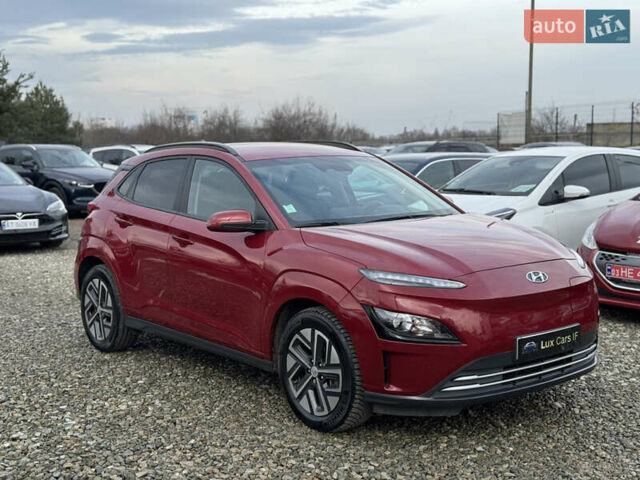 Красный Хендай Kona Electric, объемом двигателя 0 л и пробегом 51 тыс. км за 17999 $, фото 1 на Automoto.ua