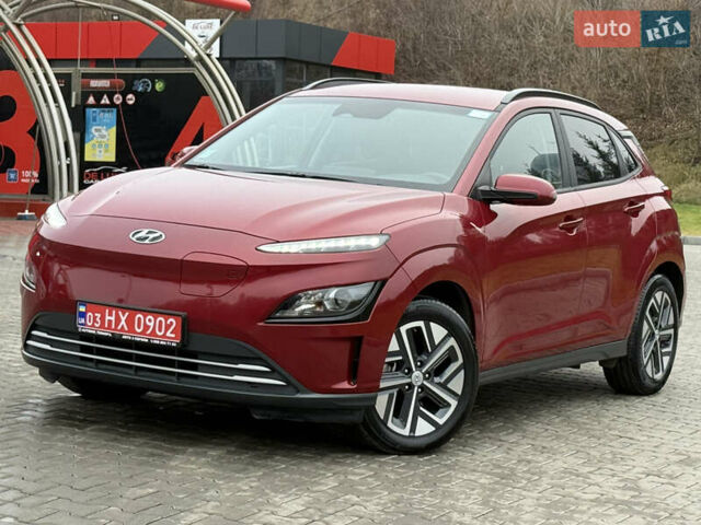 Красный Хендай Kona Electric, объемом двигателя 0 л и пробегом 17 тыс. км за 16999 $, фото 1 на Automoto.ua