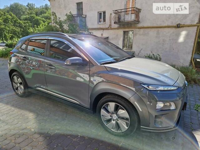 Серый Хендай Kona Electric, объемом двигателя 0 л и пробегом 74 тыс. км за 24900 $, фото 1 на Automoto.ua