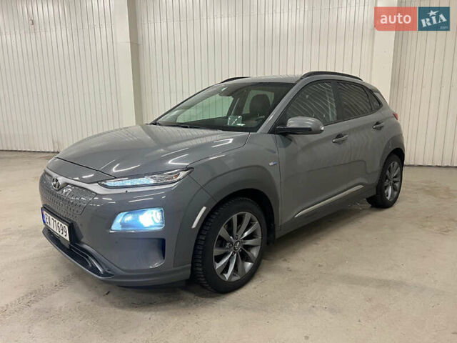 Серый Хендай Kona Electric, объемом двигателя 0 л и пробегом 102 тыс. км за 14200 $, фото 1 на Automoto.ua