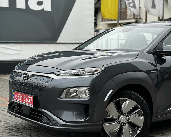 Сірий Хендай Kona Electric, об'ємом двигуна 0 л та пробігом 105 тис. км за 15350 $, фото 1 на Automoto.ua