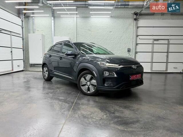 Серый Хендай Kona Electric, объемом двигателя 0 л и пробегом 113 тыс. км за 17094 $, фото 1 на Automoto.ua