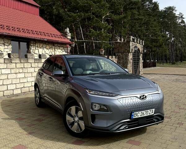 Серый Хендай Kona Electric, объемом двигателя 0 л и пробегом 76 тыс. км за 17990 $, фото 1 на Automoto.ua